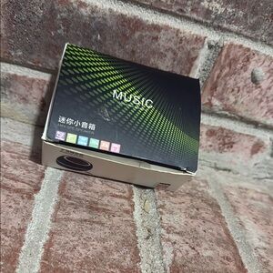 Portable Green Music Speaker